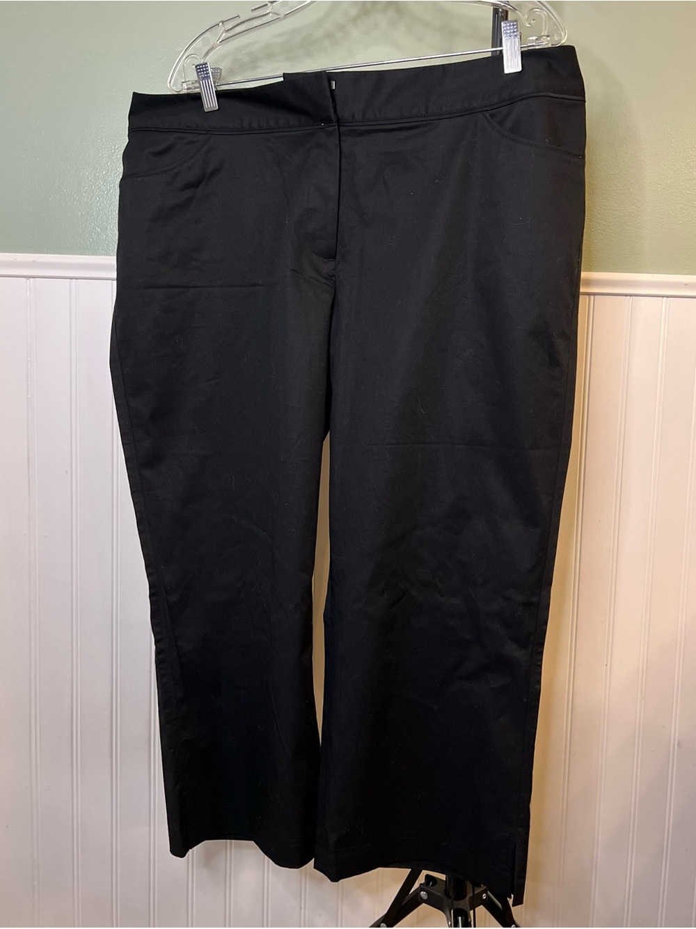 Cutter & Buck Black Women's Capri Pants. Size 16
